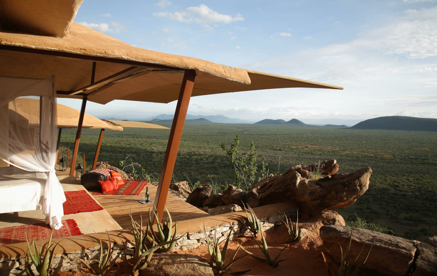 Saruni Samburu - lodge overlooking Kenyan landscape