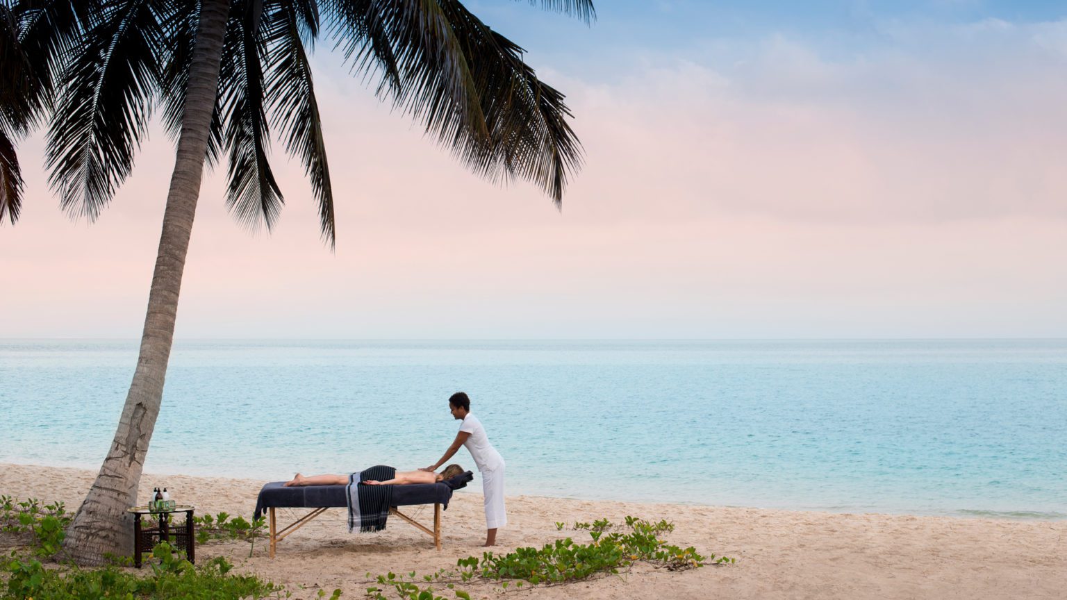 Mozambique Benguerra massage beachside