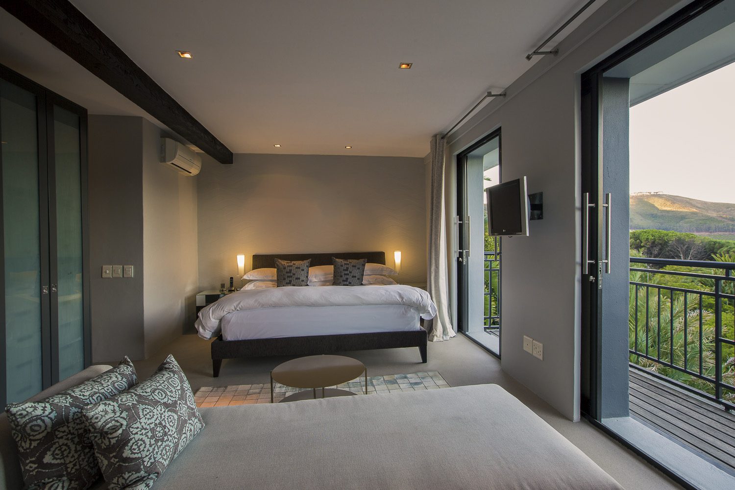Extraordinary Escapes with the Best Guides in the Cape Town Region, Bedroom with a View