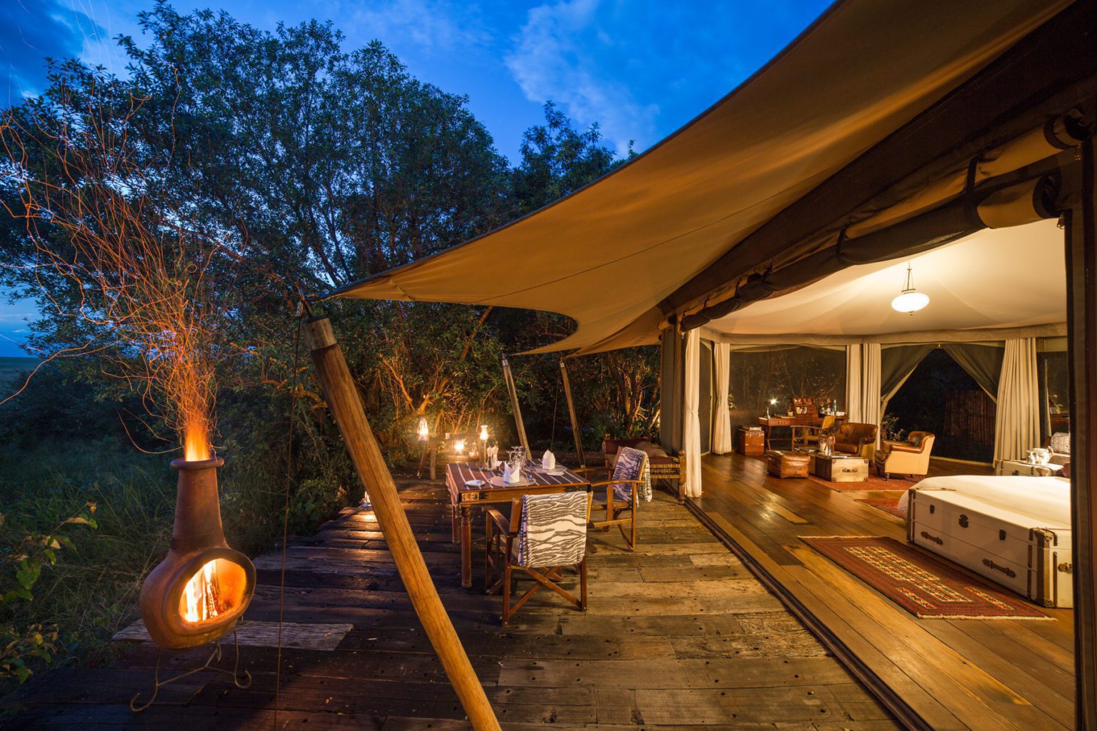 large timber posts stretch the canvas roof over a suite at Mara Plains
