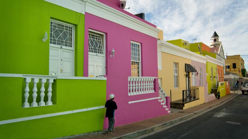 colorful houses line the streets of the Bo Kaap neighborhood of Cape Town