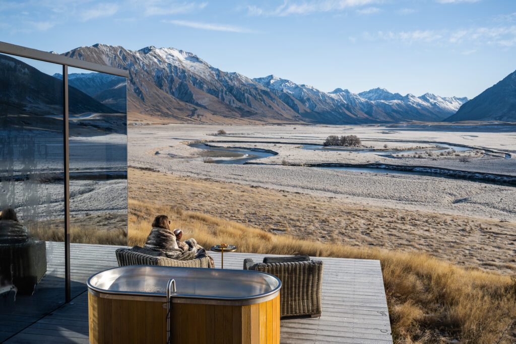 The Lindis’ three Pods offer spectacular views of the glacial-carved Ahuriri Valley. Image courtesy of The Lindis