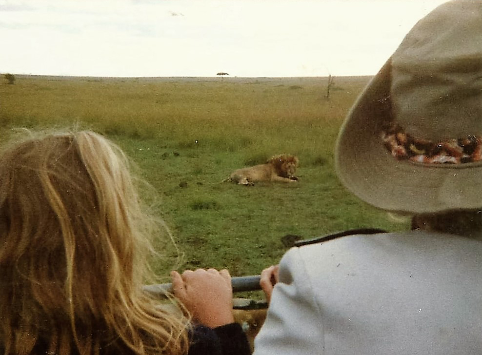 elizabeth gordon and her grandmother looking at a lion